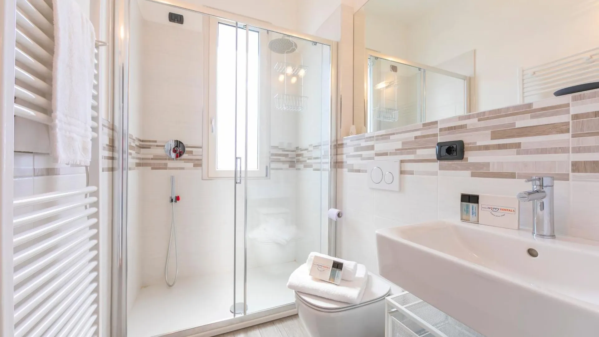 Apartment Appartamento La Maison Fleurie Desenzano del Garda