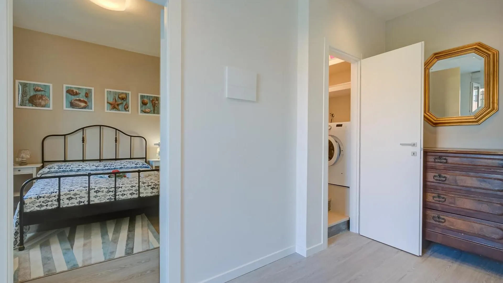 Apartment Appartamento La Maison Fleurie Desenzano del Garda